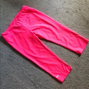 Under Armour Hot Pink Cropped Leggings Size Medium
